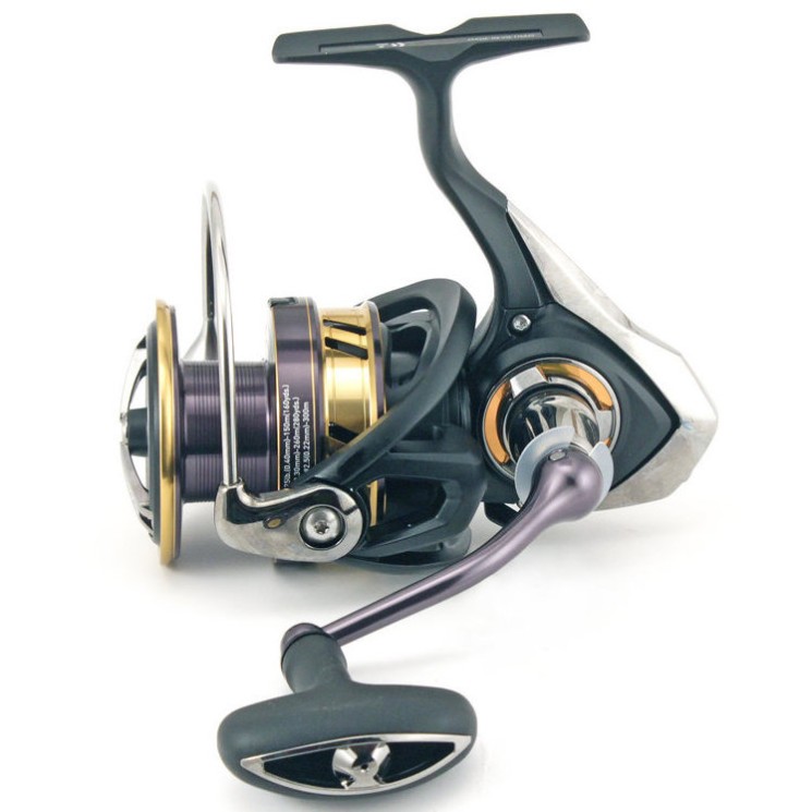 Катушка безынерционная Daiwa 17 Legalis LT 2000D 10416-205RU