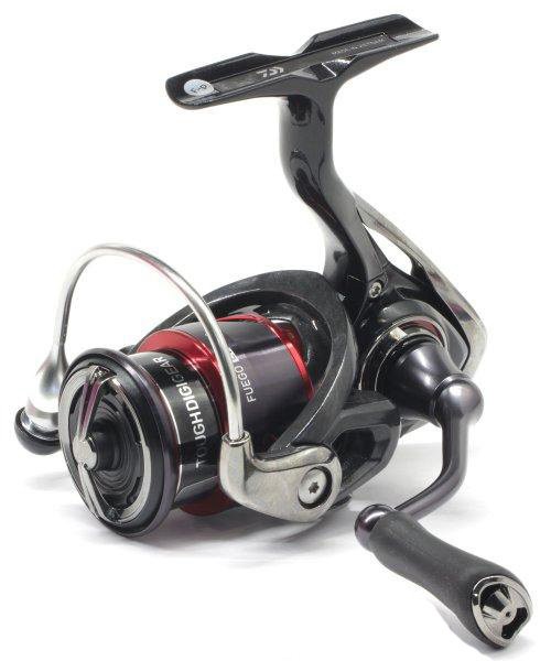 Катушка безынерционная Daiwa 20 Fuego LT 1000